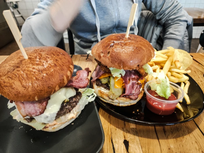 Domowa polska kuchnia, burgery i&nbsp;pizza pod jednym dachem, czyli wrocławski Grill&nbsp;Burger