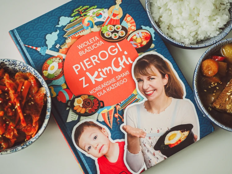 "Pierogi z&nbsp;kimchi - koreańskie smaki dla&nbsp;każdego" Wioli Błazuckiej z&nbsp;kanału Youtube o tej samej nazwie