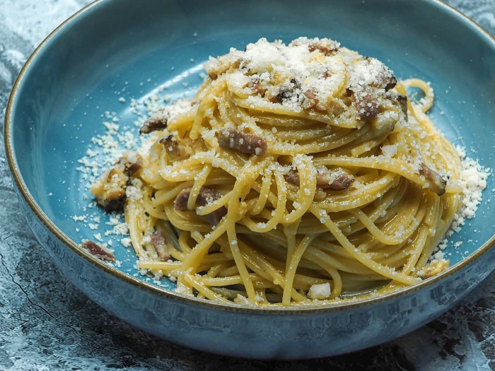 Klasyczne spaghetti alla carbonara (ale&nbsp;po&nbsp;polsku)