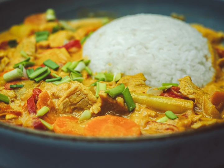 Proste żółte curry z&nbsp;indykiem i&nbsp;warzywami