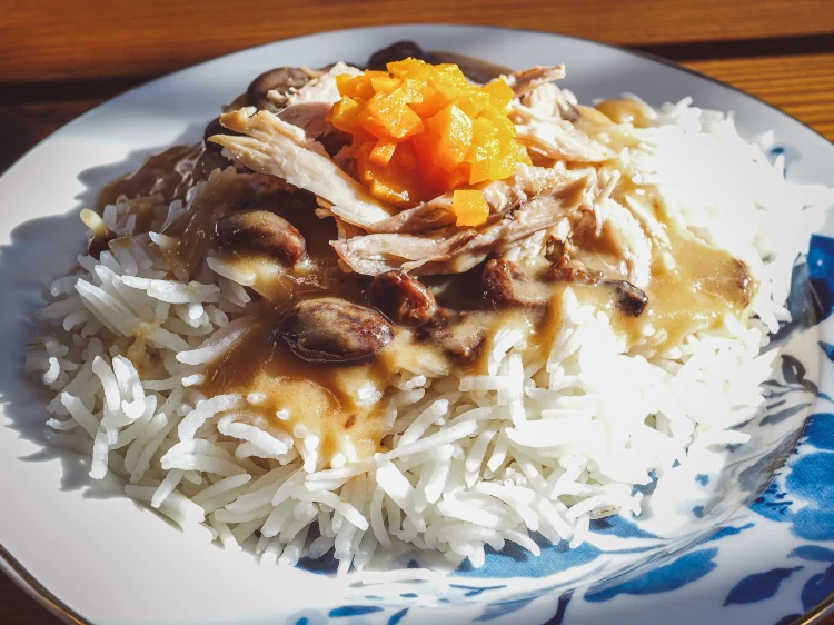 Kaszubskie frykasy, czyli potrawka z&nbsp;kurczaka z&nbsp;rodzynkami