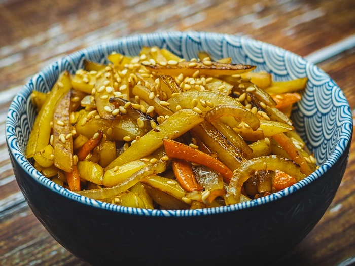 Gamja bokkeum - koreańska przystawka z&nbsp;ziemniaków