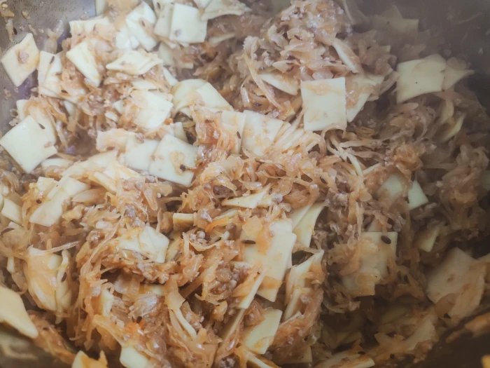 Łazanki z mięsem mielonym i kapustą kiszoną