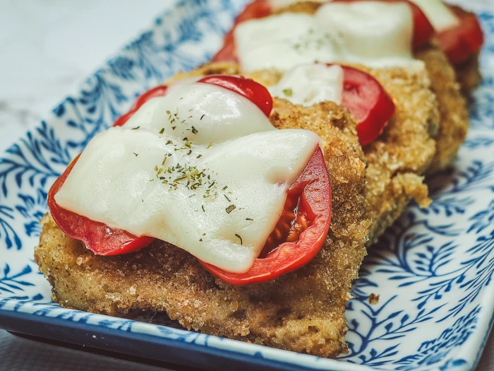 Kotlety sojowe z&nbsp;pomidorami i serem