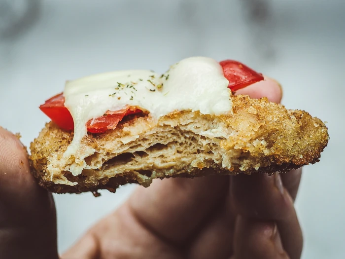 Kotlety sojowe z&nbsp;pomidorami i serem